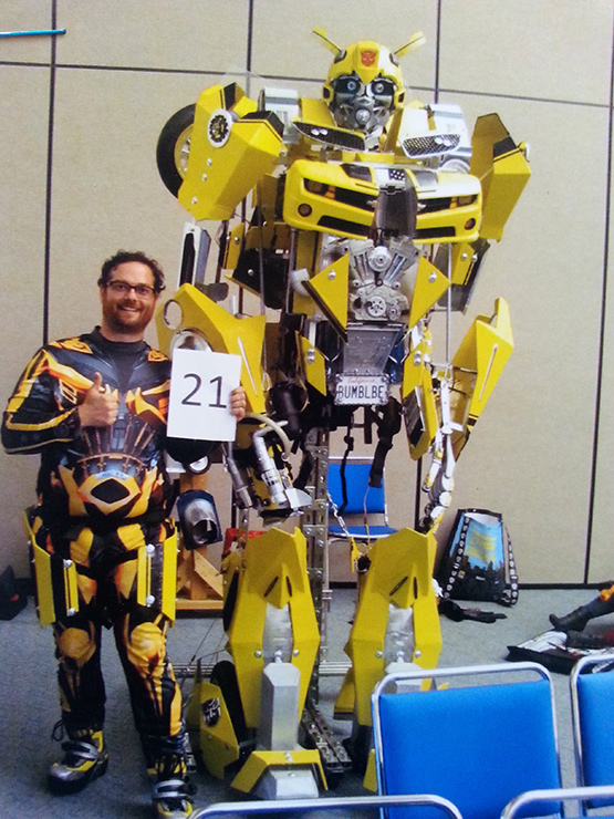 Comic-Con 2015 Comic-Con Maskerade Teilnehmer verkleidet als Bumblebee aus Transformers