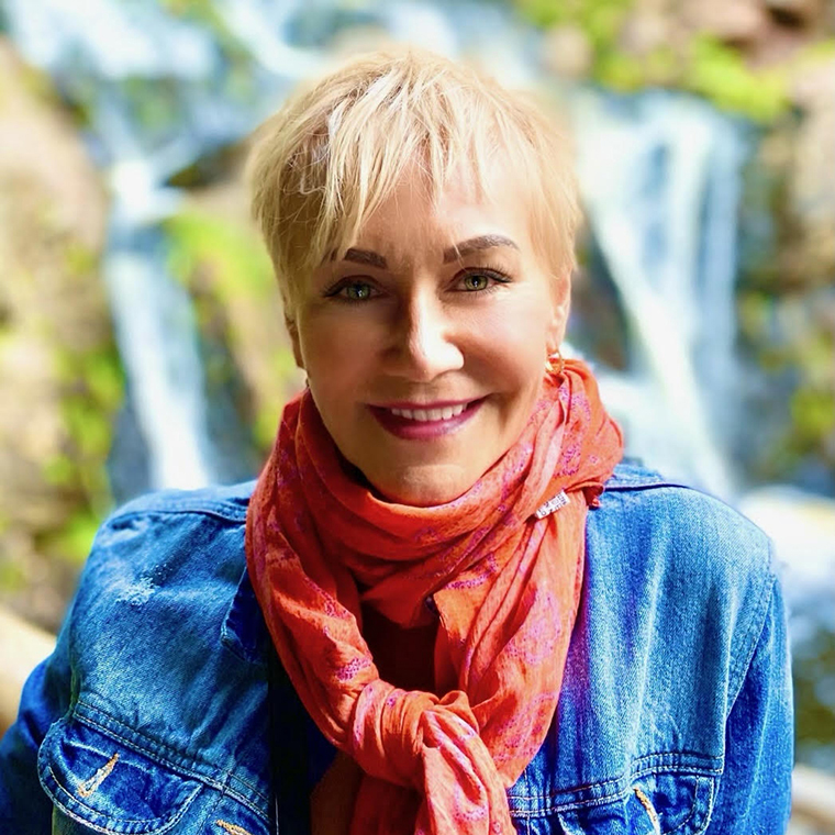 Lenor Zann image.