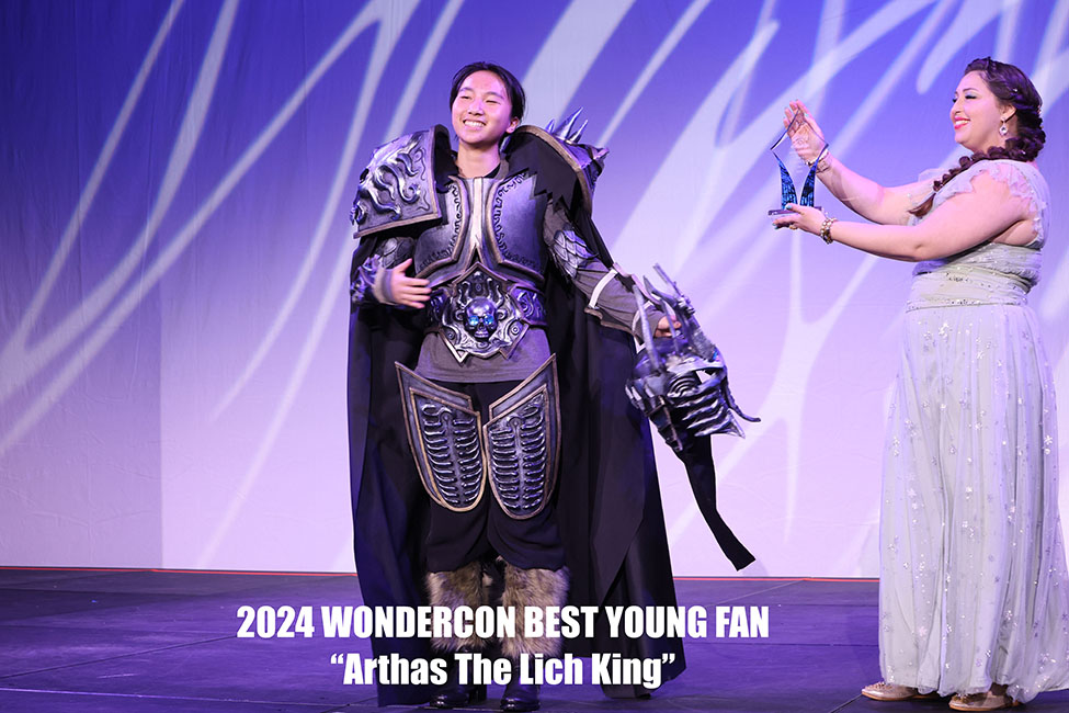 WonderCon 2024化妆舞会最佳年轻粉丝奖获得者。