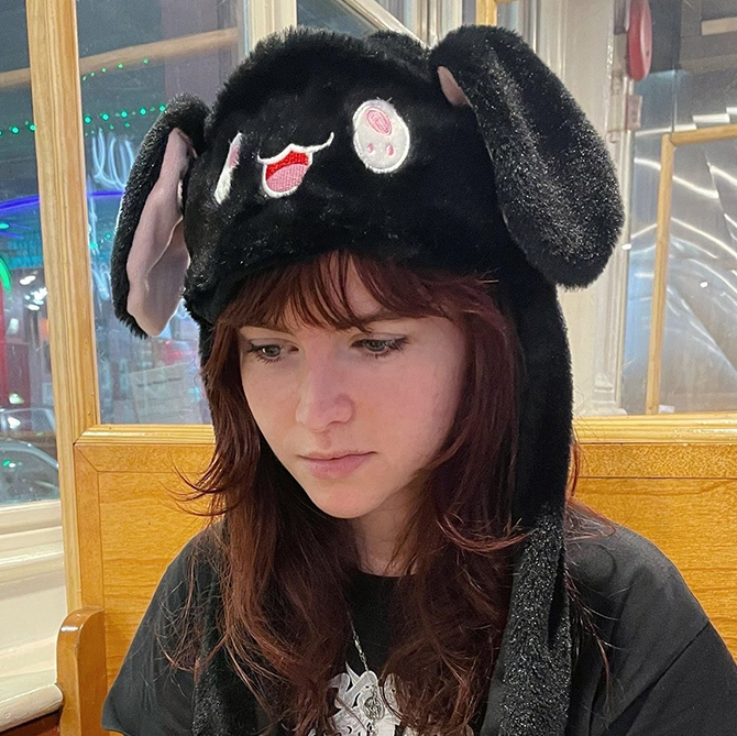 Zoe Thorogood about to eat